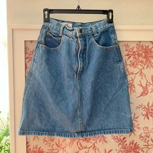 Palmettos mid length denim skirt! Says 9 and fits my size 00 waist!